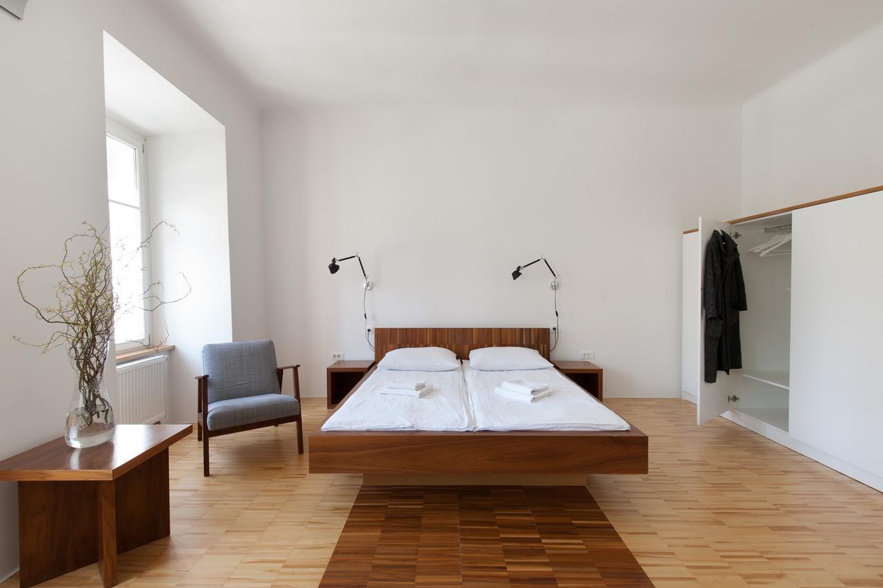 Julija&Robert'S Riverview Apartments And Rooms Ljubljana Exterior photo